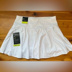 Nike tennis skirt (NEW)